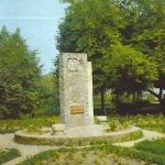 pomnik-w-parku-1979