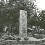 pomnik-w-parku-rok-1970